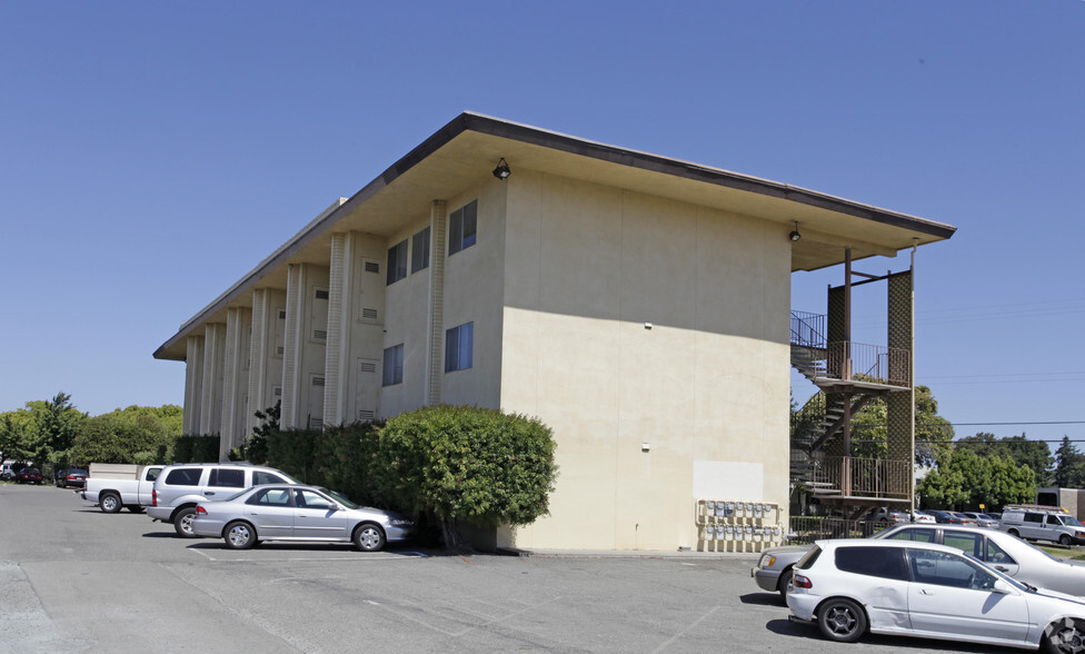 27171 Calaroga Ave, Hayward, CA for lease - Building Photo - Image 2 of 3