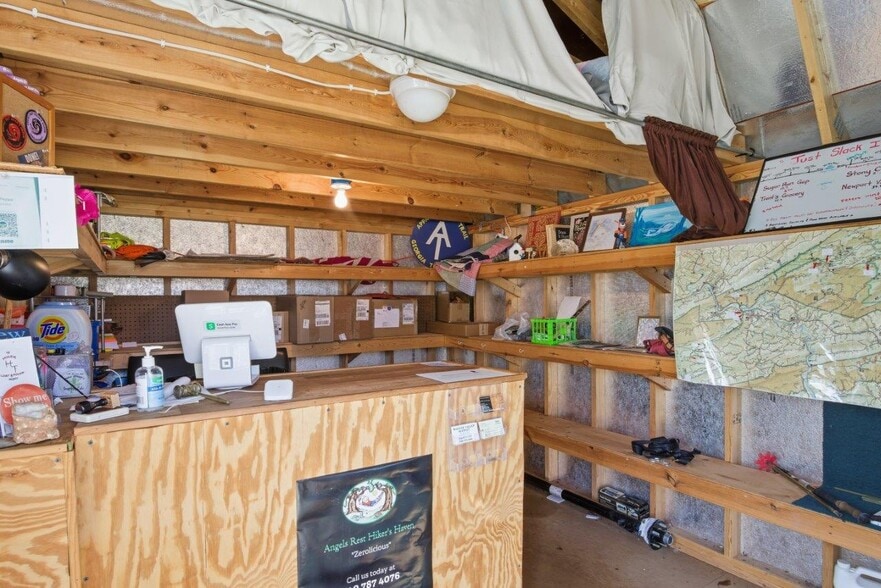 204 Douglas Ln, Pearisburg, VA for sale - Building Photo - Image 3 of 54