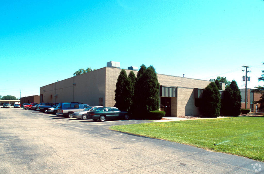 35684 Veronica St, Livonia, MI for lease - Building Photo - Image 2 of 12