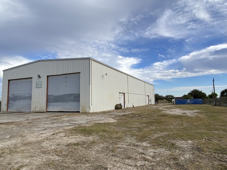 4836 Fish Ln, Beeville, TX for sale - Building Photo - Image 1 of 8