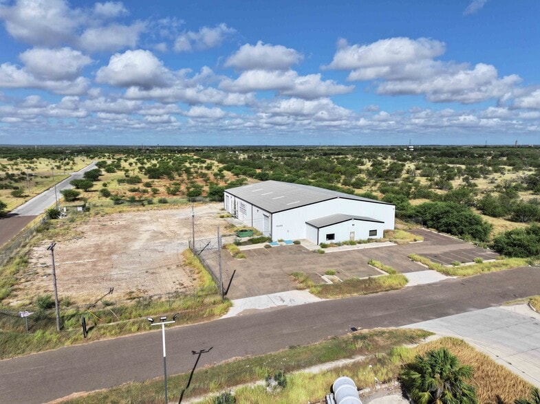 149 Eagle Ford Rd, Cotulla, TX for sale - Building Photo - Image 3 of 4