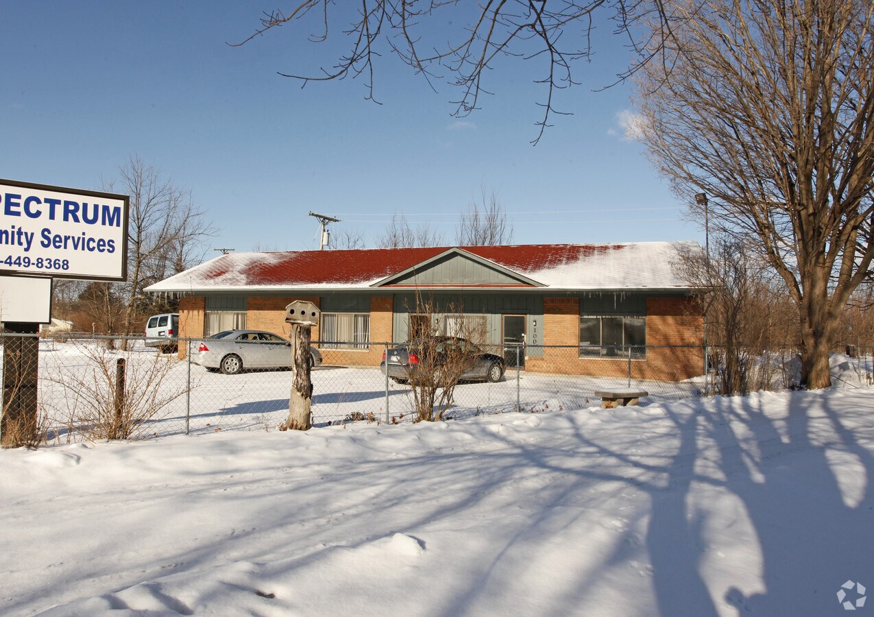 100102 Barker Rd, Whitmore Lake, MI 48189