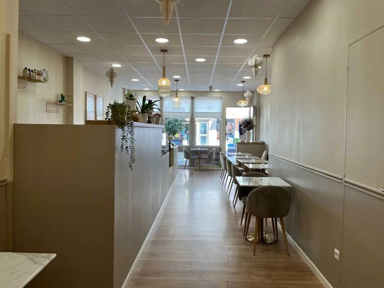 Retail in Saint-Quentin for lease - Building Photo - Image 2 of 2