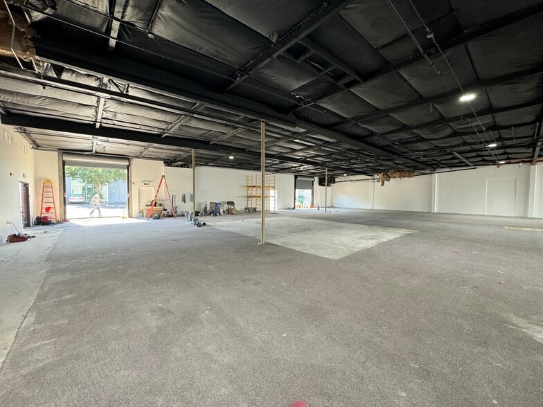 4027 N Freeway Blvd, Sacramento, CA for lease - Interior Photo - Image 3 of 3