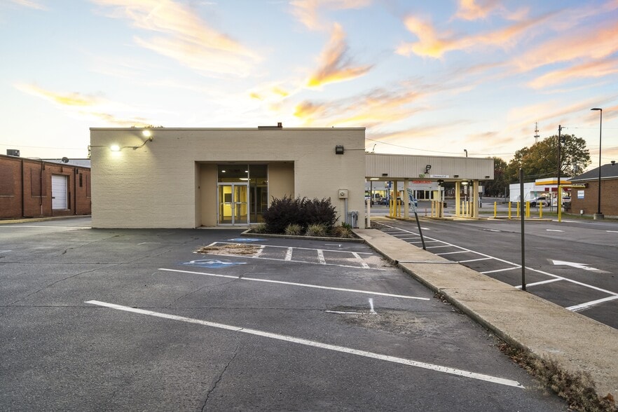704 N Cannon Blvd, Kannapolis, NC for sale - Building Photo - Image 3 of 21