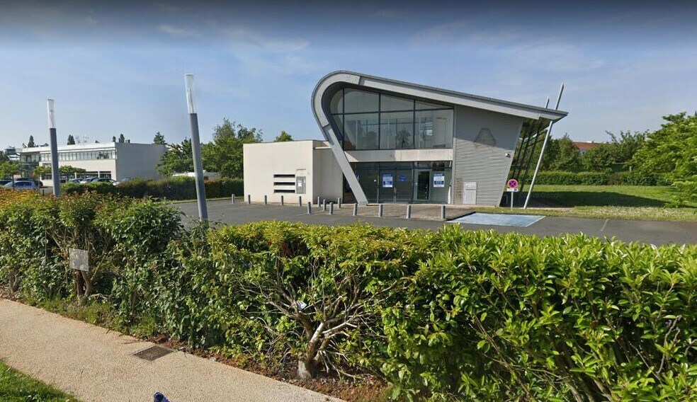 Office in Poitiers for lease - Building Photo - Image 1 of 2