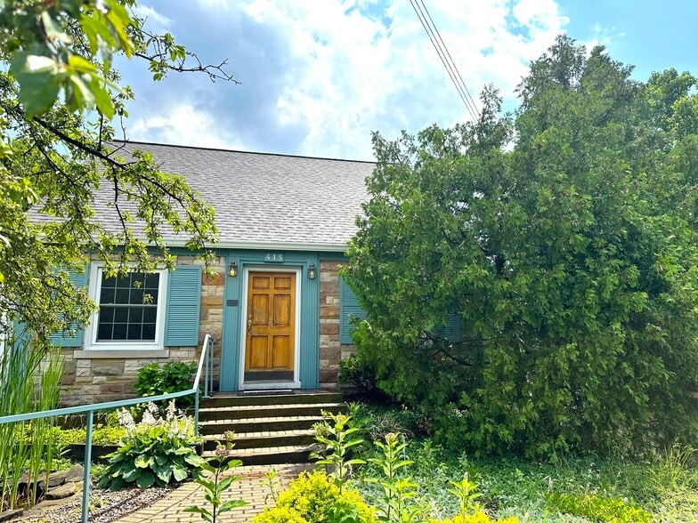 415 W Grand River Ave, East Lansing, MI for sale - Building Photo - Image 2 of 37