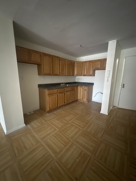 6910 Avenue U, Brooklyn, NY for lease - Interior Photo - Image 3 of 22