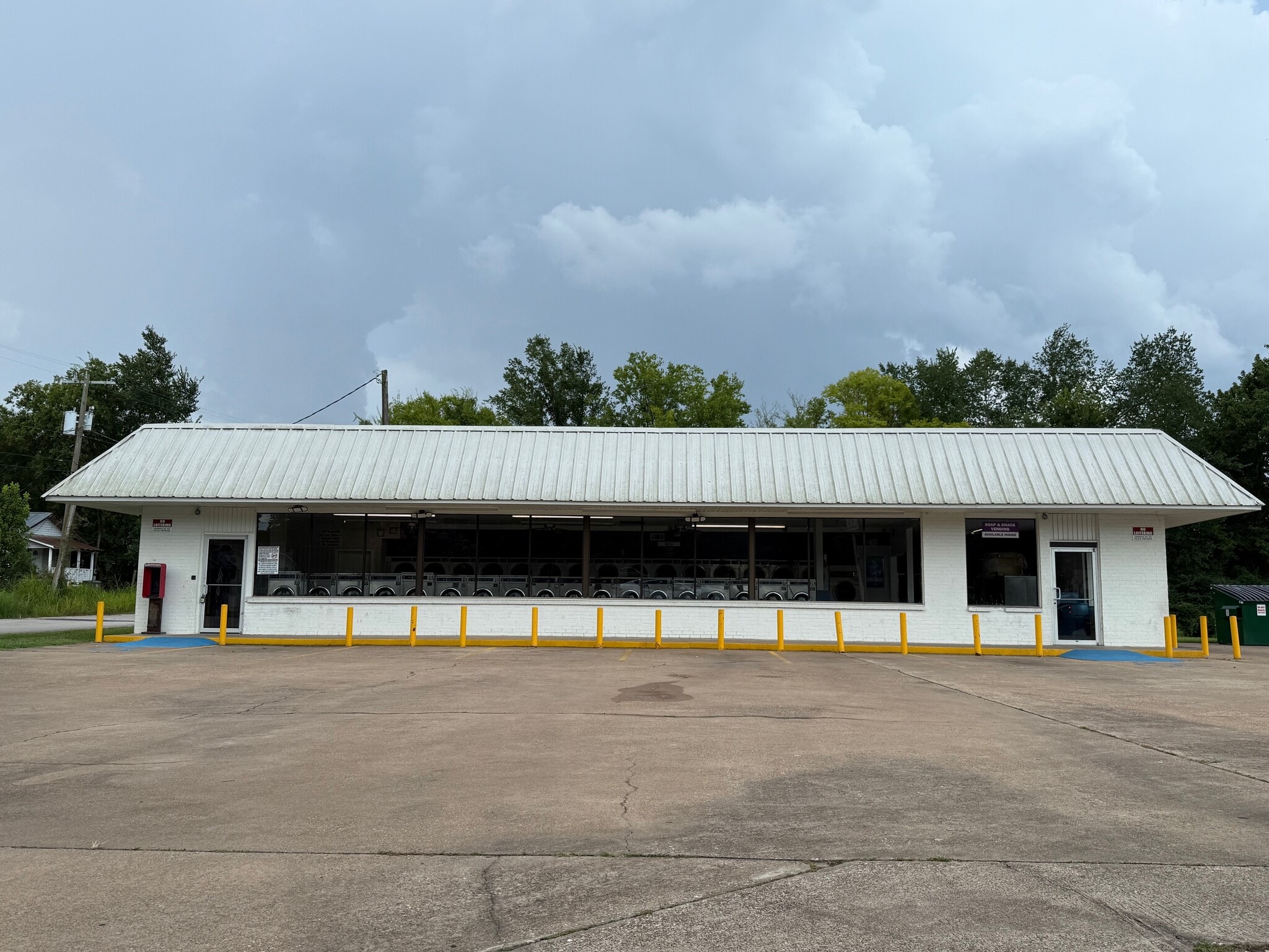 Texas Laundry Basket LLC portfolio of 3 properties for sale on LoopNet.com Building Photo- Image 1 of 34