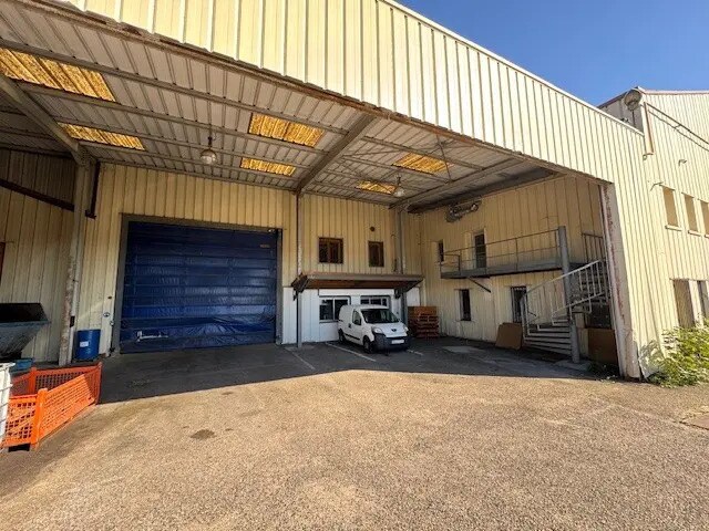 Industrial in Saint-Étienne for lease - Building Photo - Image 2 of 5