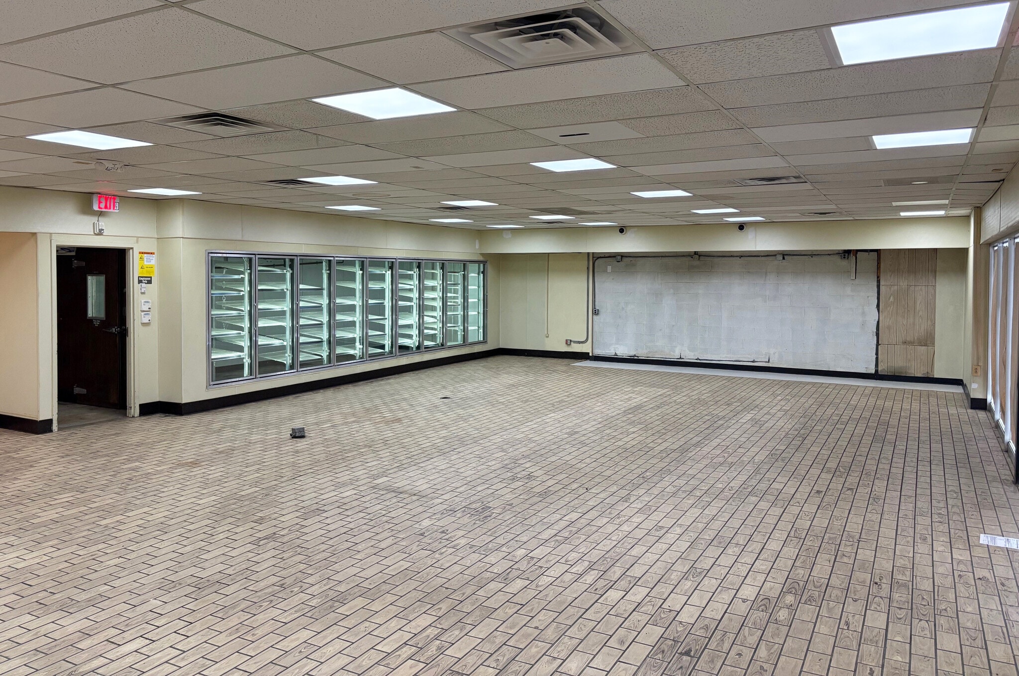 13805 Plumbrook Rd, Sterling Heights, MI for lease Interior Photo- Image 1 of 2