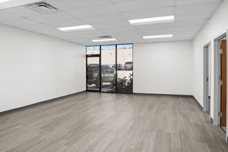 5555 N Lamar Blvd, Austin, TX for lease Interior Photo- Image 2 of 22