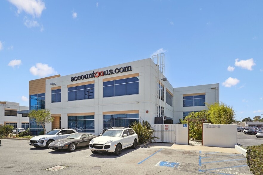 2215-2221 W 190th St, Torrance, CA for lease - Building Photo - Image 2 of 16