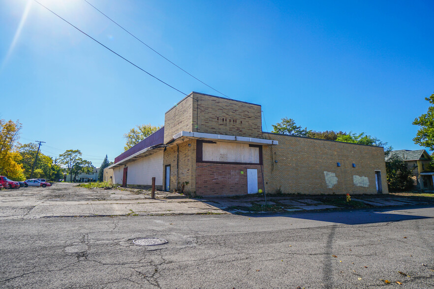 1035 Cleveland Ave, Niagara Falls, NY for lease - Building Photo - Image 1 of 8