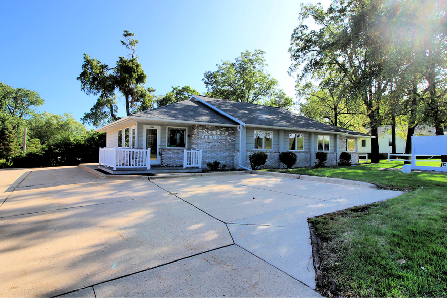 2504 Waterloo Rd, Cedar Falls, IA for sale - Building Photo - Image 1 of 1