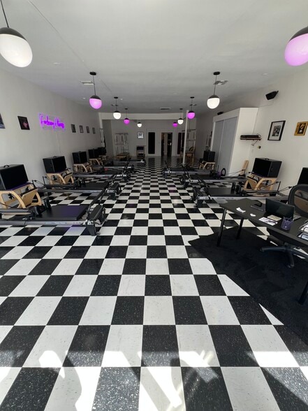 12319 Ventura Blvd, Studio City, CA for lease - Building Photo - Image 2 of 7