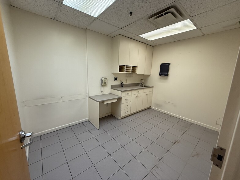 133-47 Sanford Ave, Flushing, NY for sale - Building Photo - Image 3 of 12