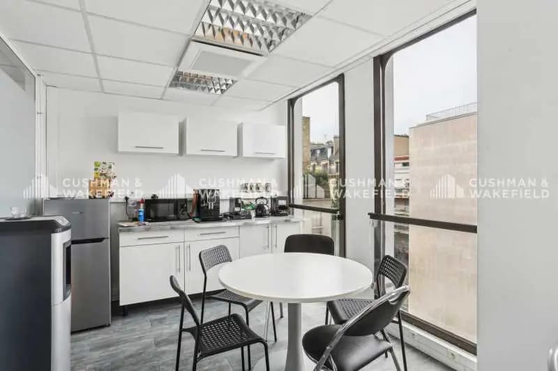Office in Neuilly-sur-Seine for lease - Interior Photo - Image 2 of 13