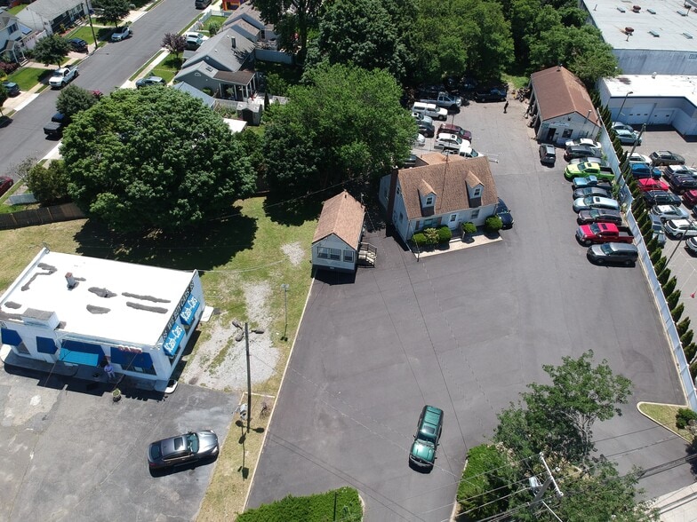 309 & 315 Sunrise Hwy., Lindenhurst portfolio of 2 properties for sale on LoopNet.com - Building Photo - Image 3 of 10