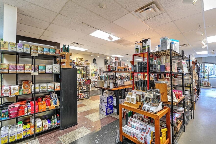 50 Glendale Ave, Providence, RI for sale - Interior Photo - Image 3 of 12