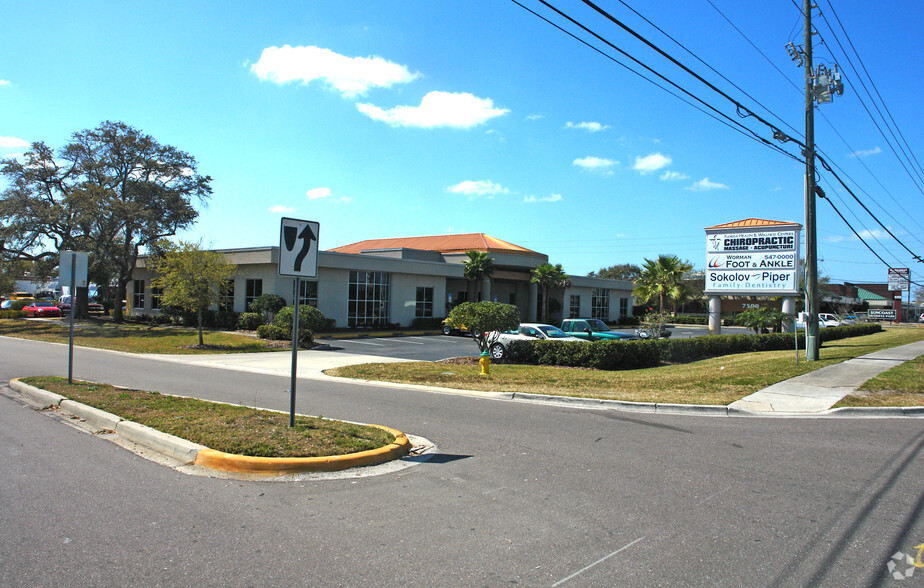 7500 Bryan Dairy Rd, Largo, FL for lease - Primary Photo - Image 1 of 3