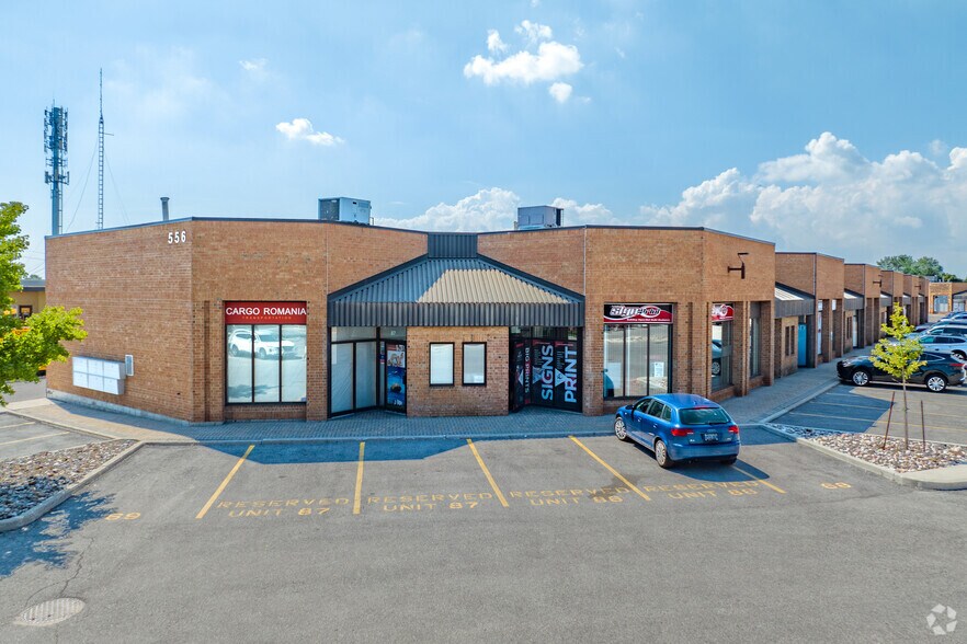 556 Edward Av, Richmond Hill, ON for lease - Primary Photo - Image 1 of 5