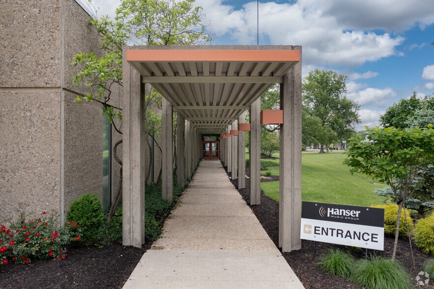 9933 Alliance Rd, Blue Ash, OH for sale - Building Photo - Image 2 of 4