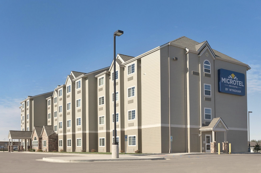 414 37th Ave SW, Minot, ND for sale - Building Photo - Image 1 of 7