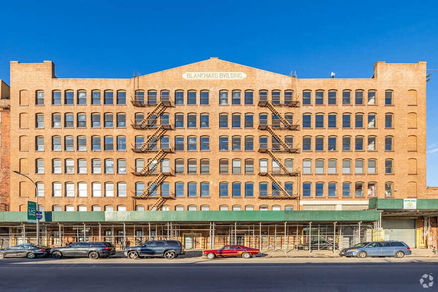 21-10 51st Ave, Long Island City, NY for lease - Building Photo - Image 2 of 5