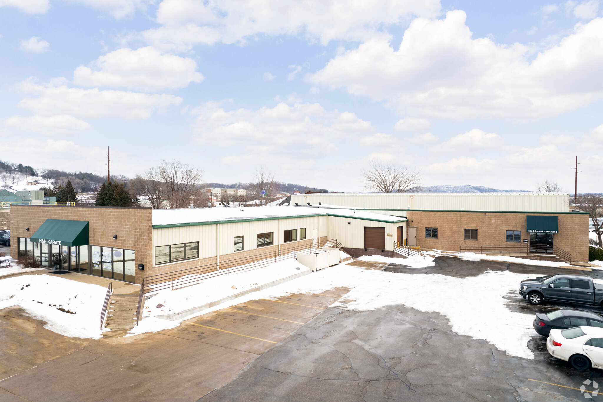 553-555 Braund St, Onalaska, WI for lease Primary Photo- Image 1 of 5