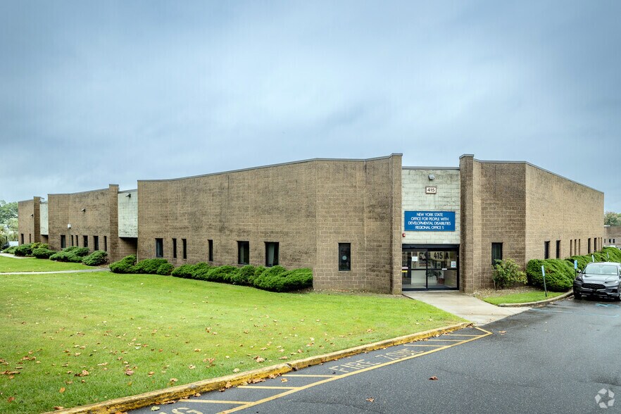 415 Oser Ave, Hauppauge, NY for sale - Primary Photo - Image 1 of 1