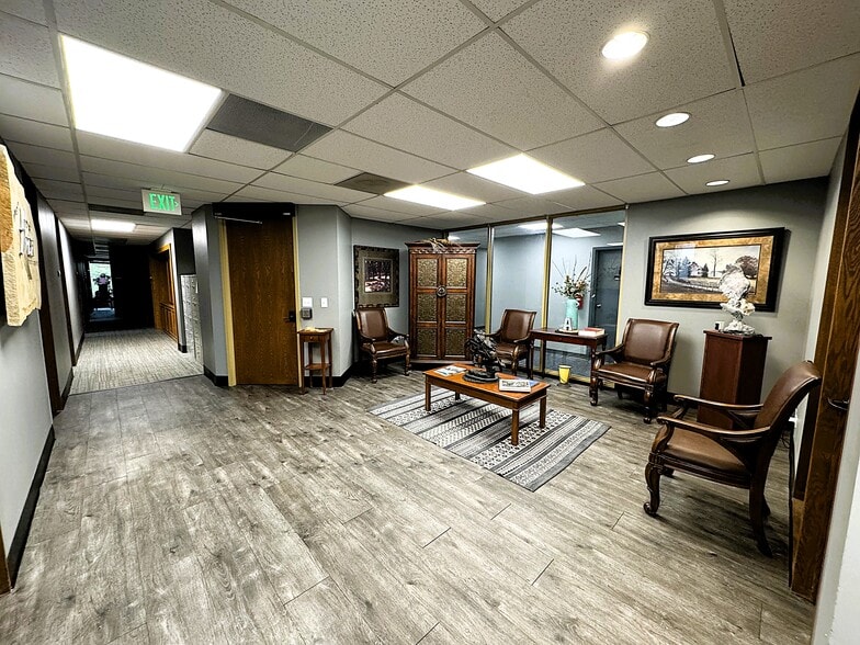 2 Inverness Dr E, Englewood, CO for sale - Interior Photo - Image 2 of 11