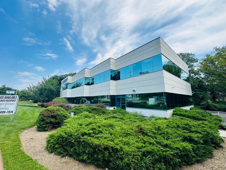 35 Crooked Hill Rd, Commack, NY for sale - Building Photo - Image 1 of 1