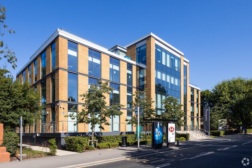 73 London Rd, Redhill for lease - Primary Photo - Image 1 of 4