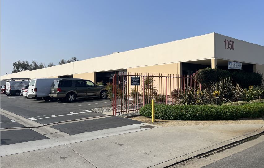 1050 E Dominguez St, Carson, CA for lease - Building Photo - Image 1 of 2