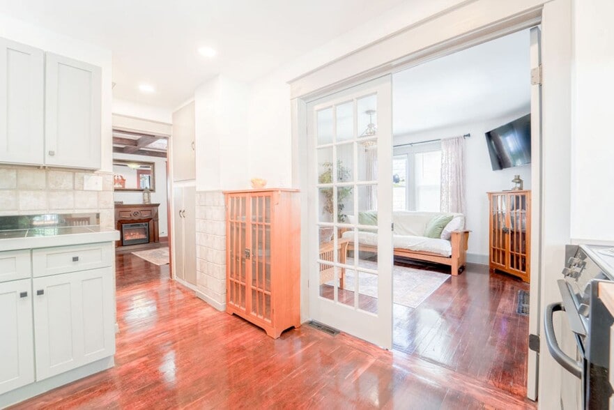 7 Short/Mid-Term Rental Properties portfolio of 7 properties for sale on LoopNet.com - Building Photo - Image 2 of 35