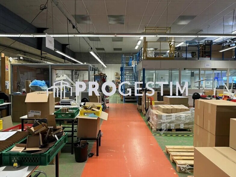 Flex in Quetigny for lease - Interior Photo - Image 3 of 11