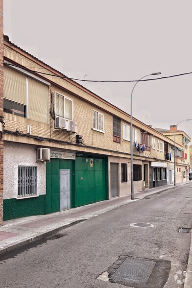 Calle Paloma, 33, Parla, Madrid for sale - Primary Photo - Image 1 of 2