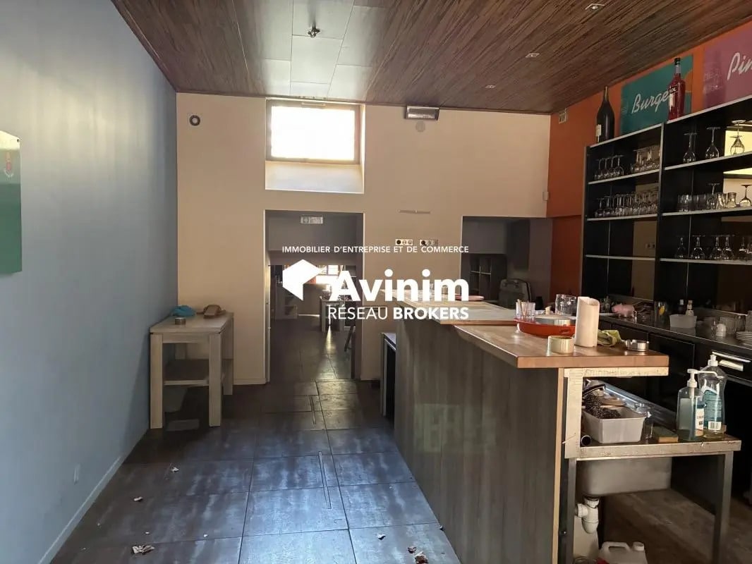 Retail in Aix-en-Provence for lease Interior Photo- Image 1 of 4