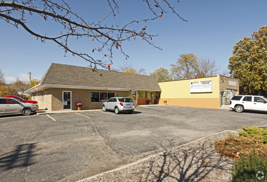 732-736 S Michigan Ave, Howell, MI for sale - Primary Photo - Image 1 of 18