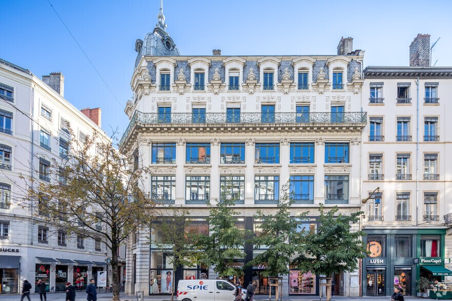 Office in Lyon for lease - Building Photo - Image 3 of 5