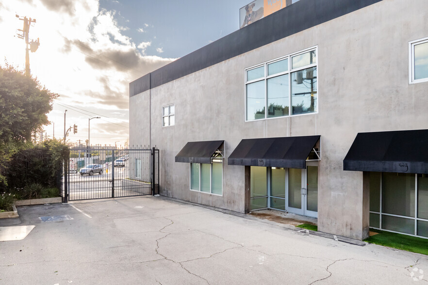 2250 S Barrington Ave, Los Angeles, CA for lease - Building Photo - Image 2 of 6