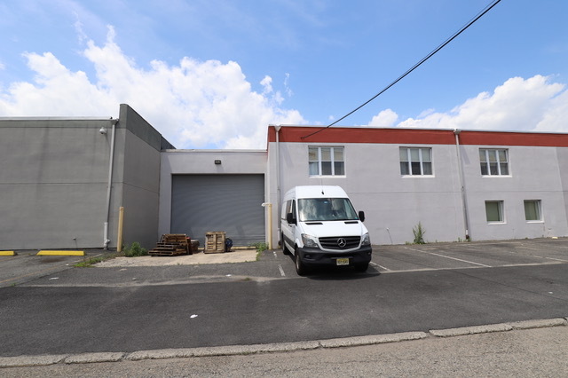 340 13th St, Carlstadt, NJ for lease - Building Photo - Image 2 of 5