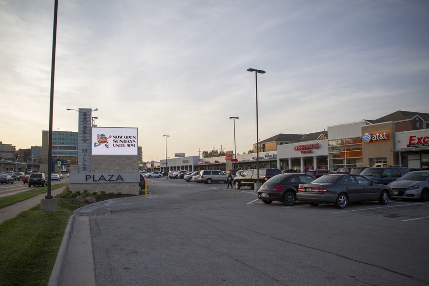 7806-7928 Dodge St, Omaha, NE for sale - Primary Photo - Image 1 of 1