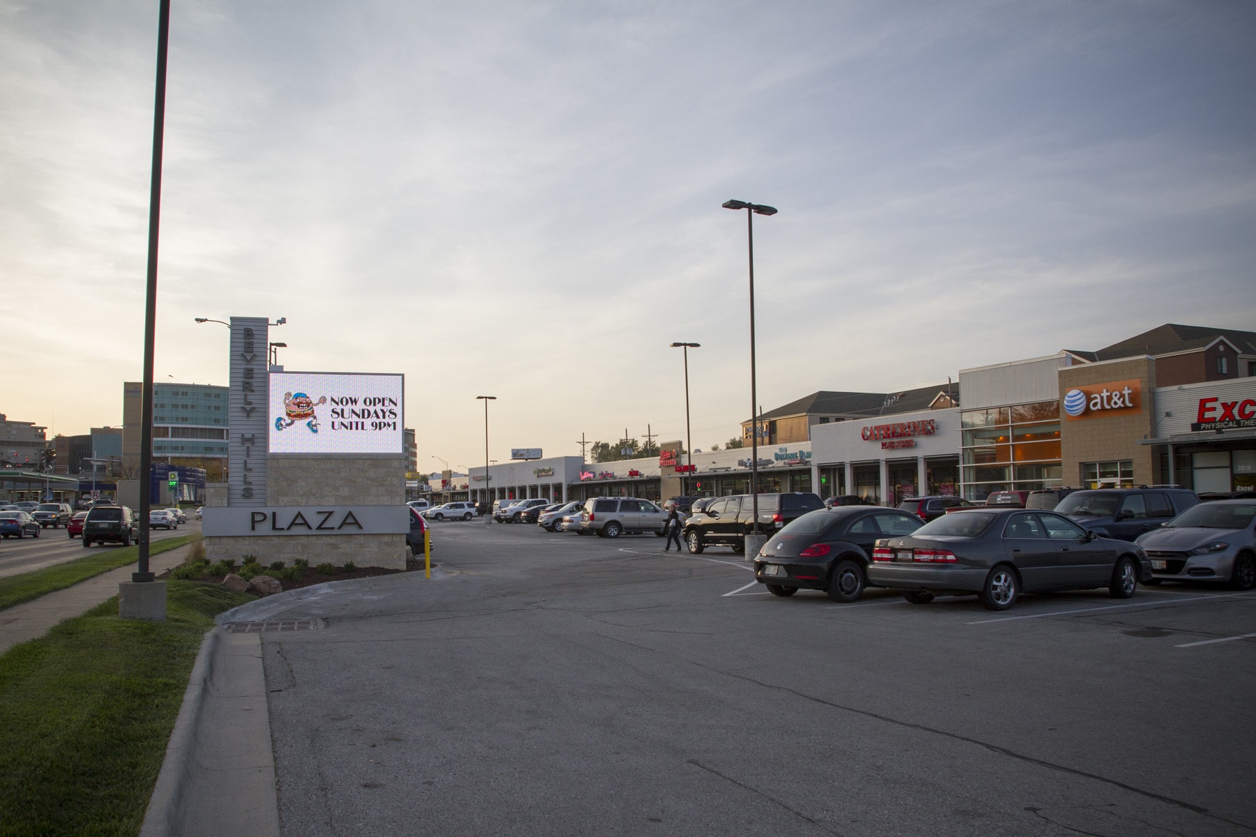 7806-7928 Dodge St, Omaha, NE for sale Primary Photo- Image 1 of 1
