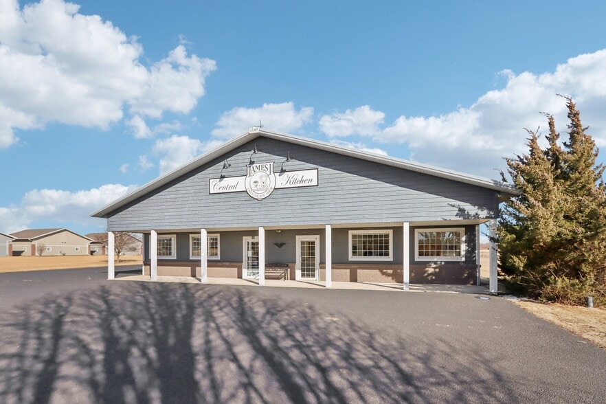 680 Enterprise Dr, Lake Mills, WI for sale - Building Photo - Image 3 of 87