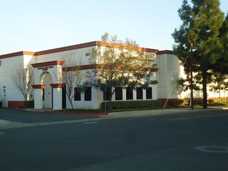 921 Poinsettia St, Santa Ana, CA for sale - Building Photo - Image 3 of 7