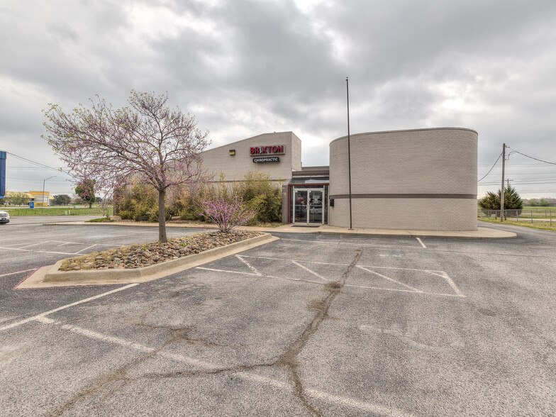 7304 N Comanche Ave, Oklahoma City, OK for sale - Building Photo - Image 1 of 17