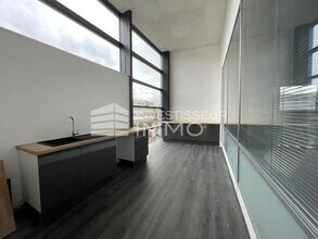 Office in Bussy-Saint-Martin for lease Interior Photo- Image 1 of 3