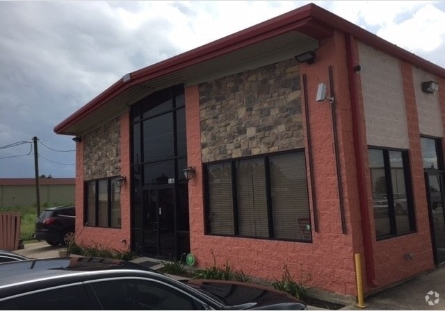 8235 Jones Rd, Houston, TX for sale - Building Photo - Image 2 of 37